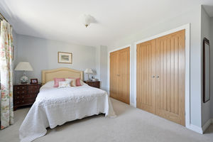 Principal bedroom- click for photo gallery